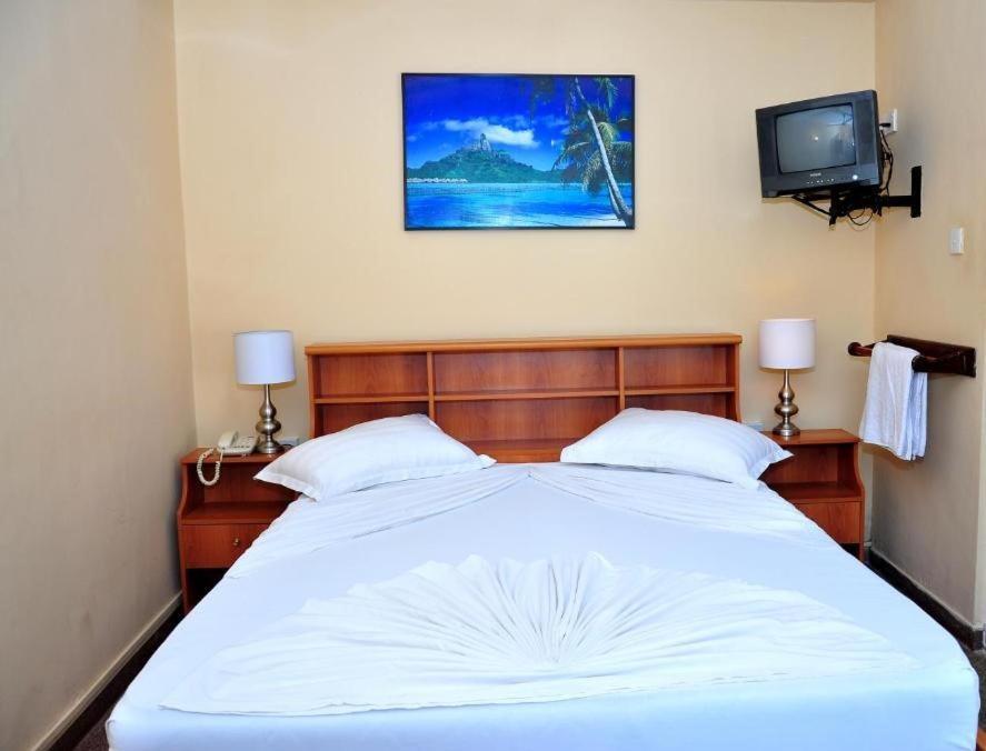 Milano Tourist Rest Hotel Anuradhapura Bagian luar foto