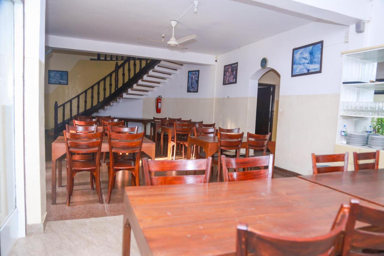 Milano Tourist Rest Hotel Anuradhapura Bagian luar foto