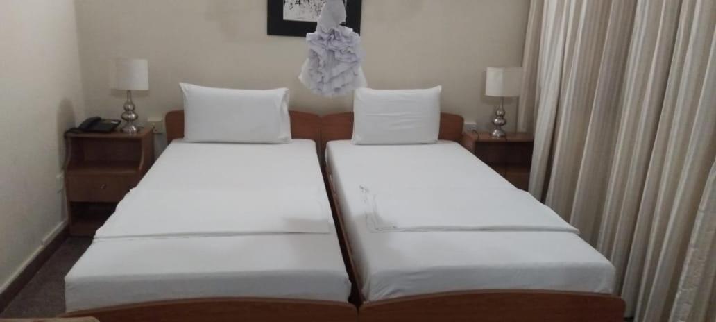Milano Tourist Rest Hotel Anuradhapura Bagian luar foto