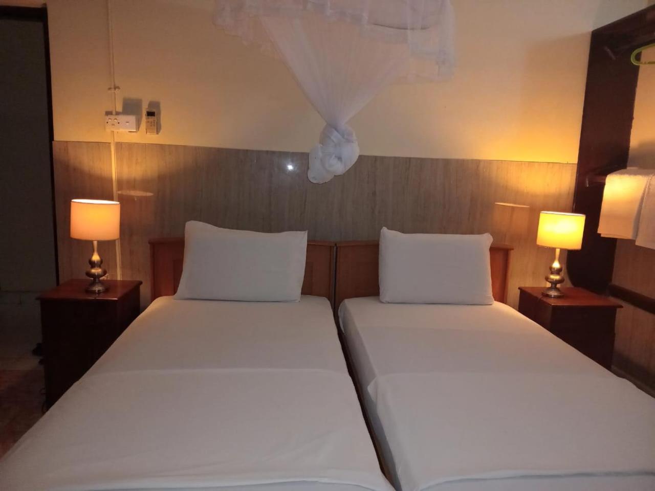 Milano Tourist Rest Hotel Anuradhapura Bagian luar foto