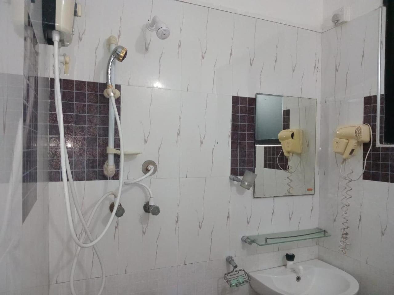 Milano Tourist Rest Hotel Anuradhapura Bagian luar foto