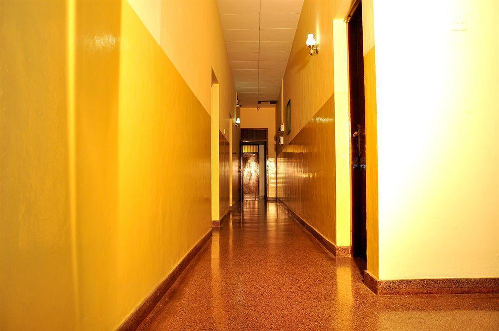 Milano Tourist Rest Hotel Anuradhapura Bagian luar foto