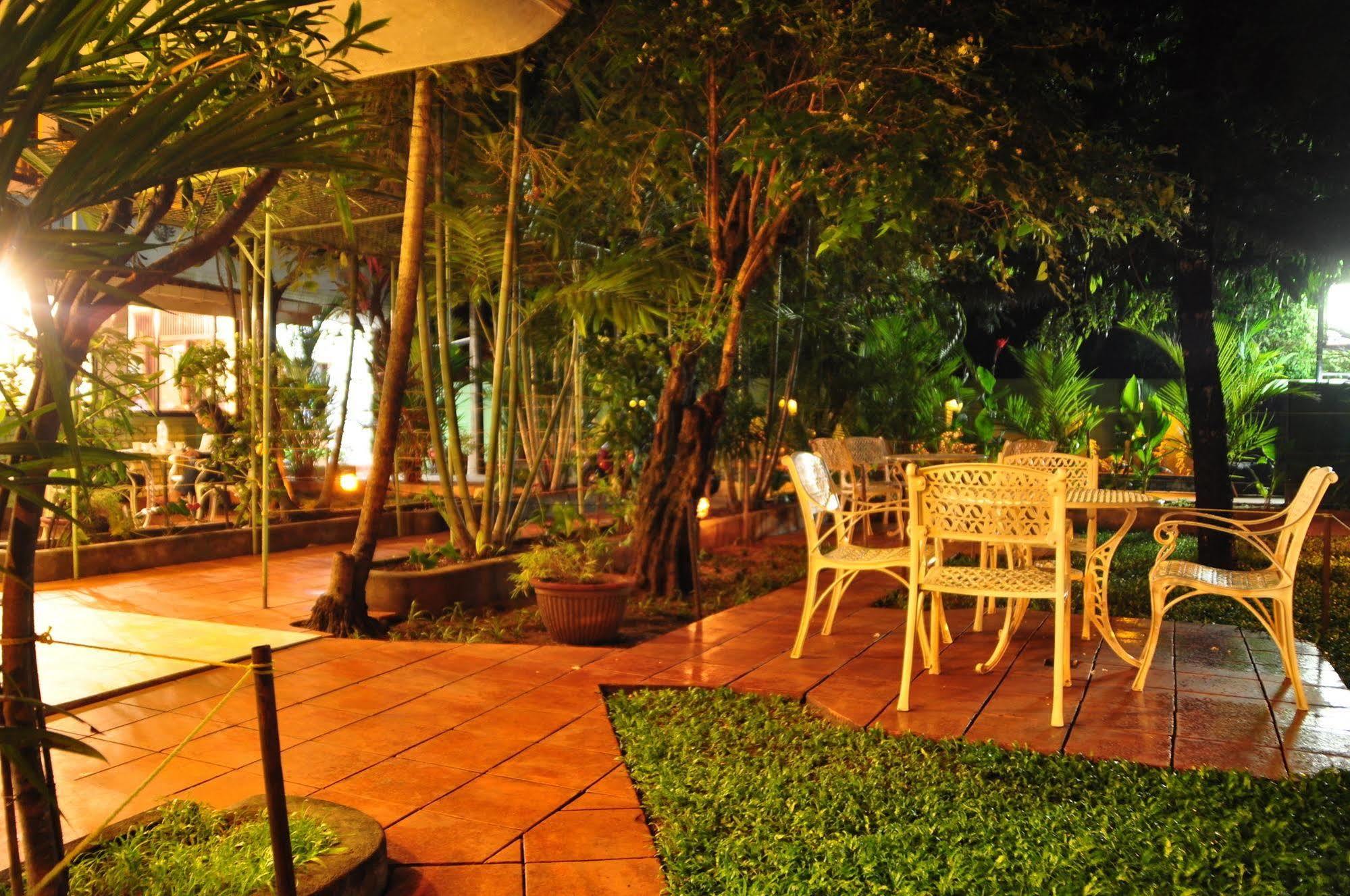 Milano Tourist Rest Hotel Anuradhapura Bagian luar foto