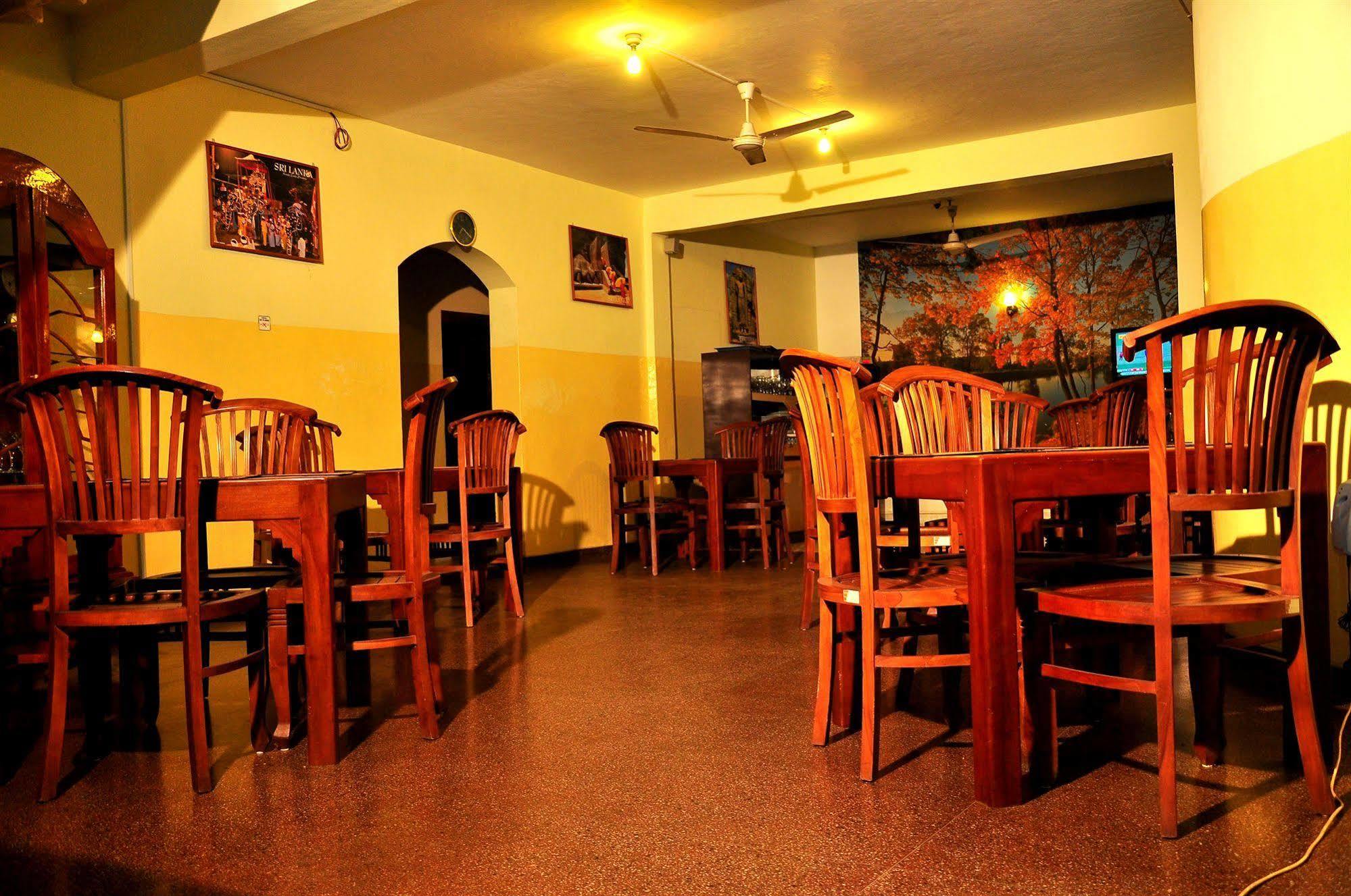 Milano Tourist Rest Hotel Anuradhapura Bagian luar foto