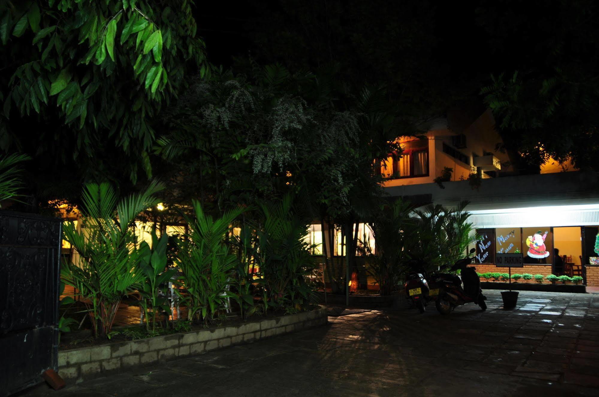 Milano Tourist Rest Hotel Anuradhapura Bagian luar foto