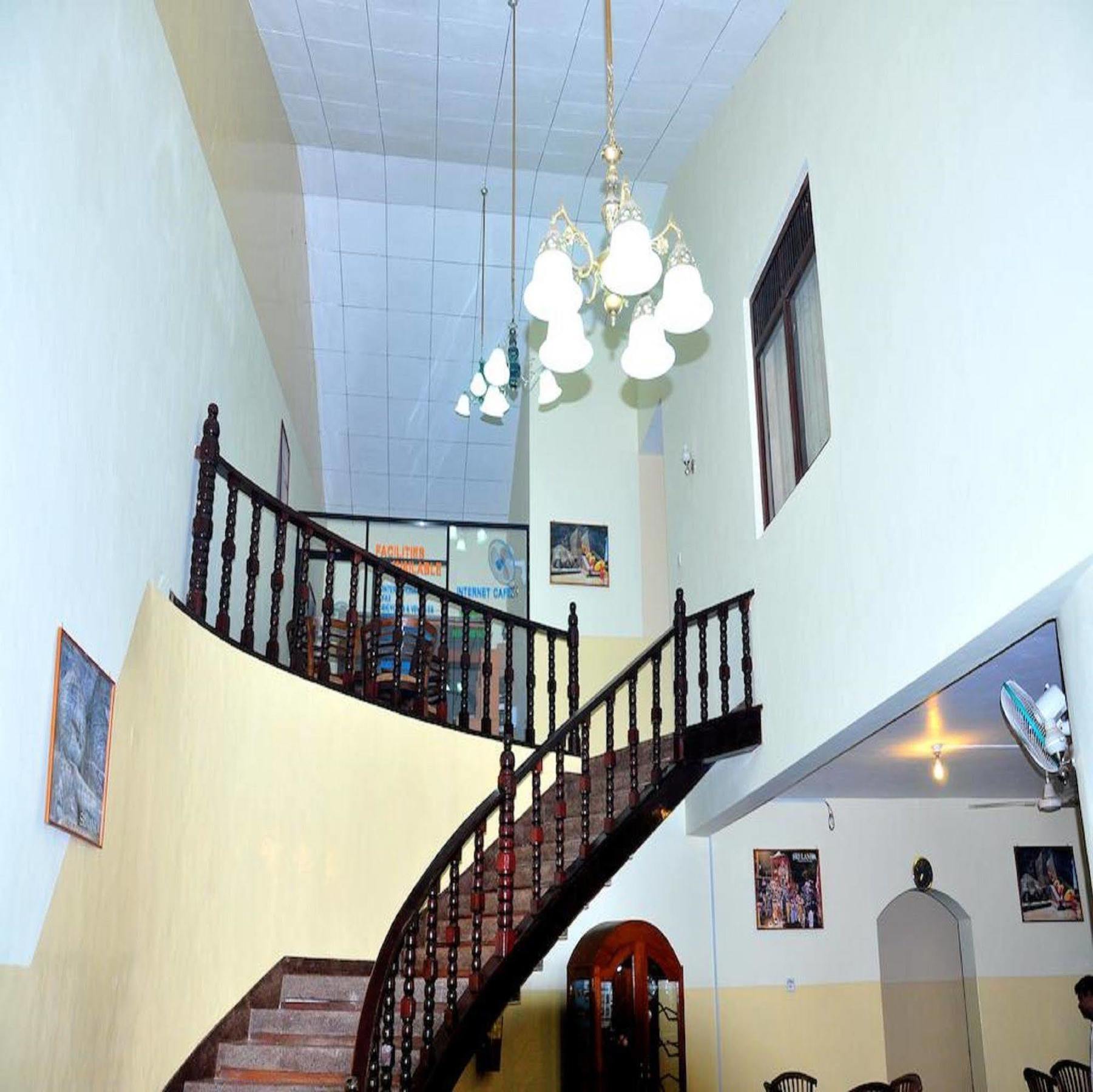 Milano Tourist Rest Hotel Anuradhapura Bagian luar foto