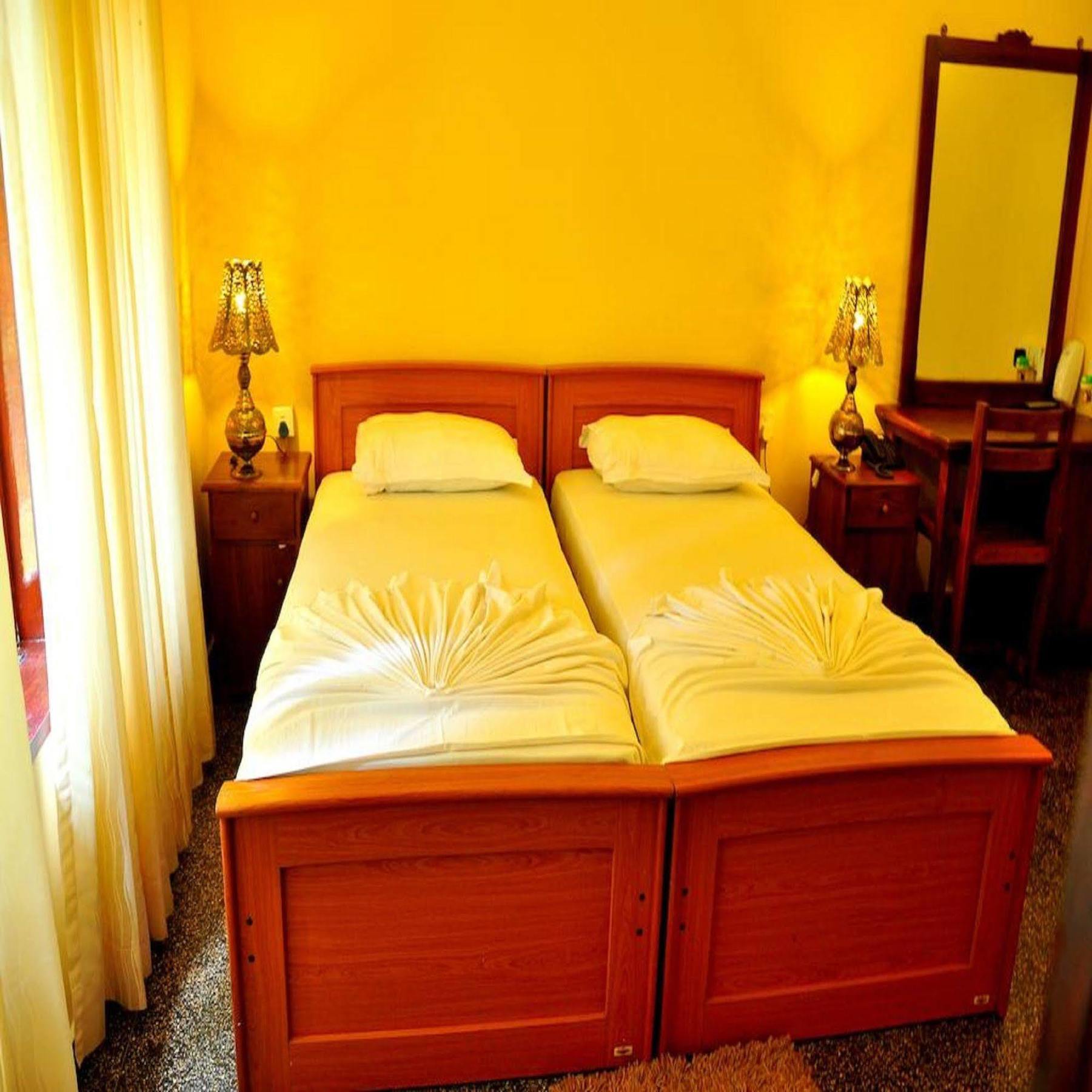 Milano Tourist Rest Hotel Anuradhapura Bagian luar foto