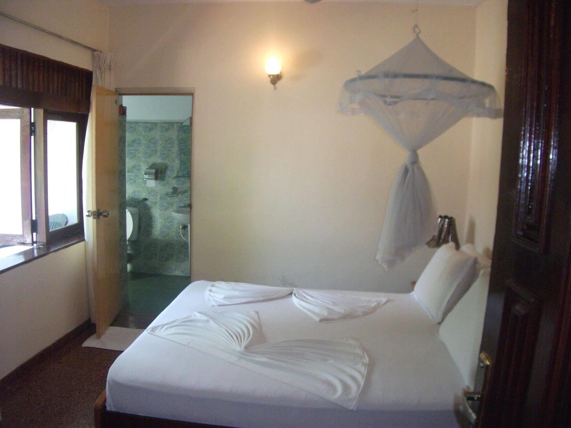 Milano Tourist Rest Hotel Anuradhapura Bagian luar foto