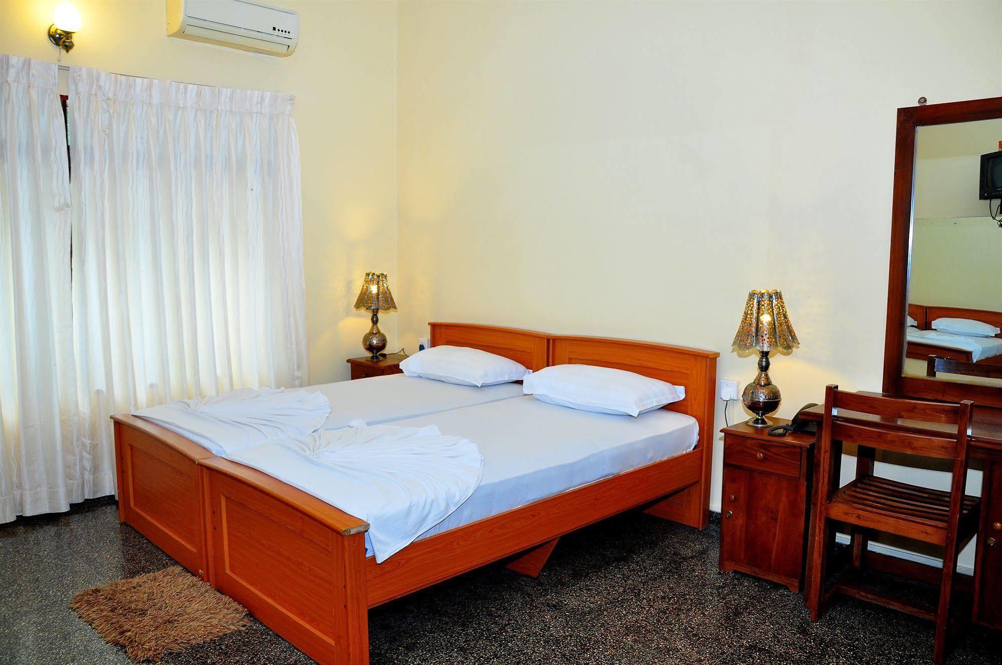 Milano Tourist Rest Hotel Anuradhapura Bagian luar foto