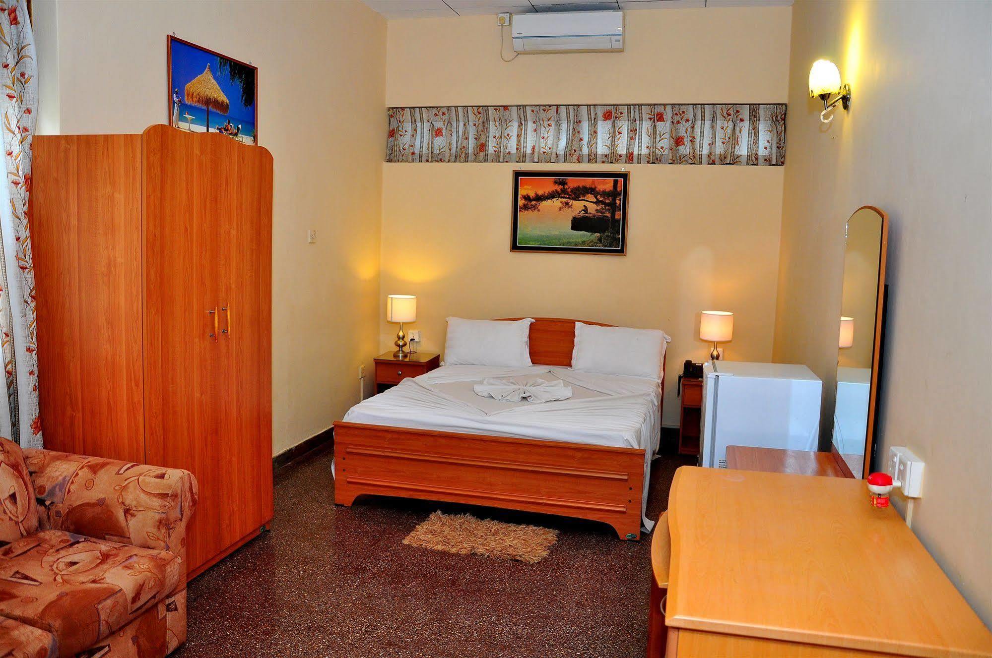 Milano Tourist Rest Hotel Anuradhapura Bagian luar foto